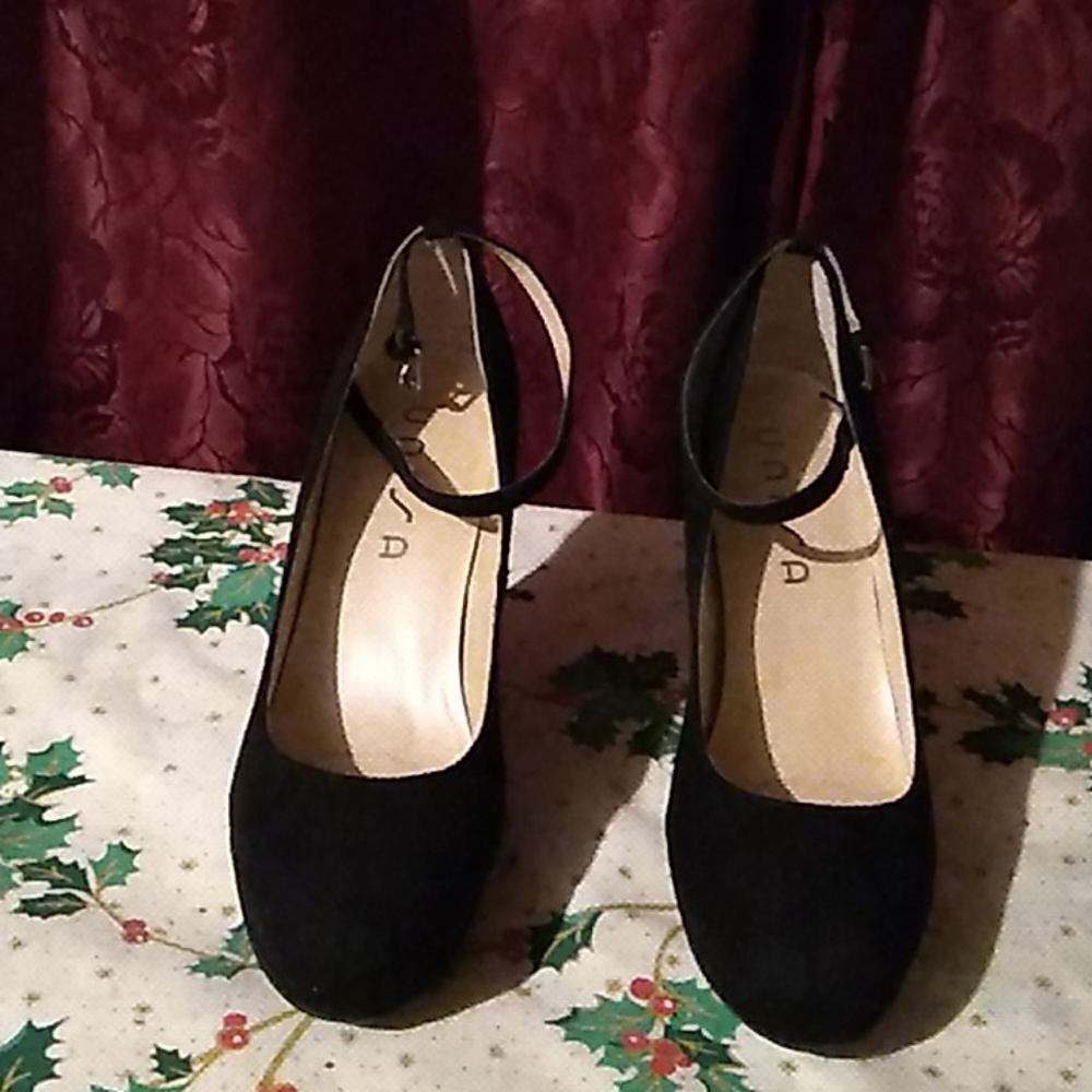 Shoes - Picture 3 of 6